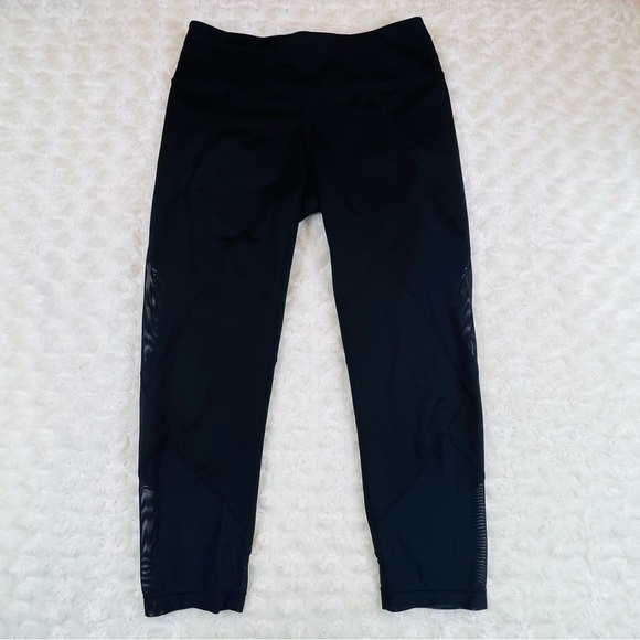 Athleta Pants - Athleta - Black Crop Leggings with Mesh Panels - Size XS